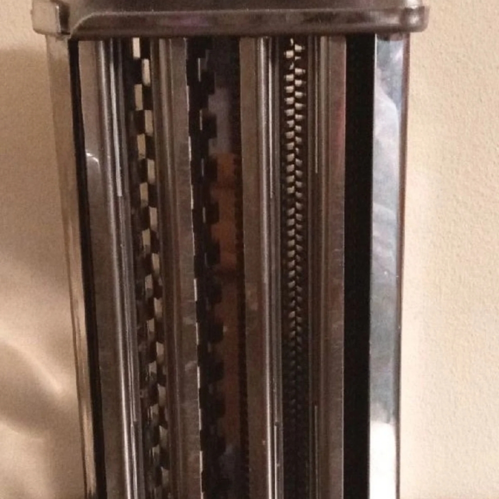 My Perfect Kitchen Pasta Machine - Picture 4 of 6